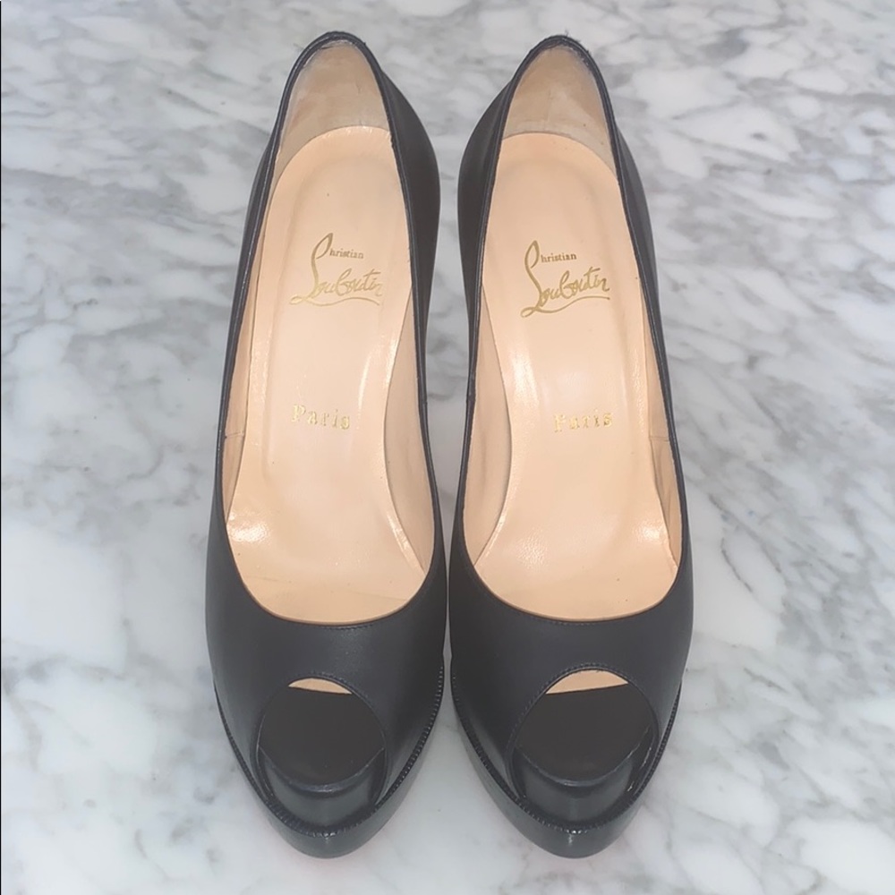 Christian Louboutin matte black peep-toe sz 38